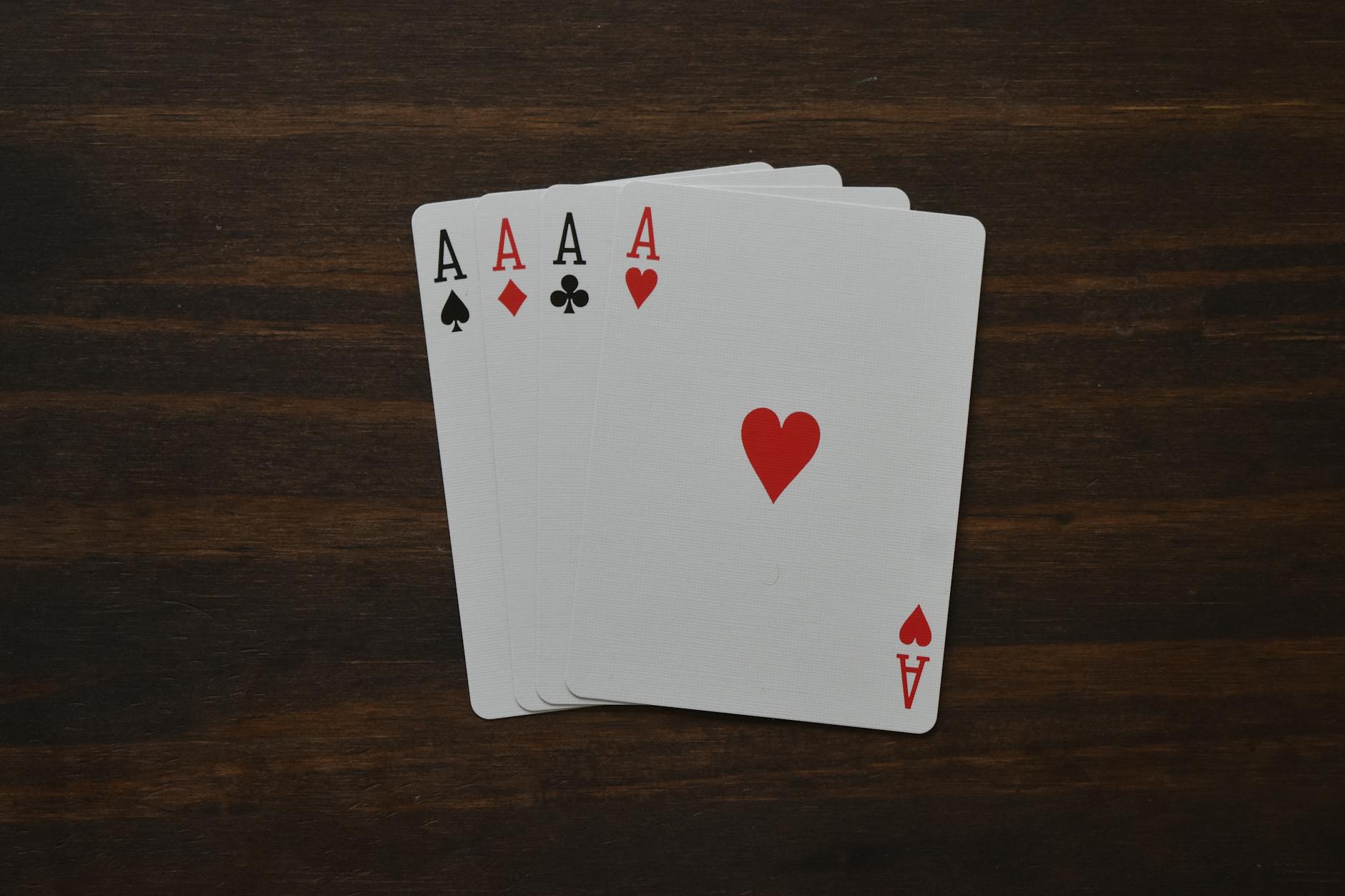 Minh họa bài cứng và bài mềm trong blackjack