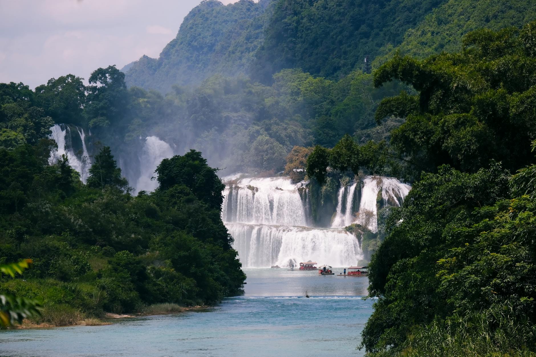 Bảng tỷ số trận đấu thể hiện đội khách có bàn thắng