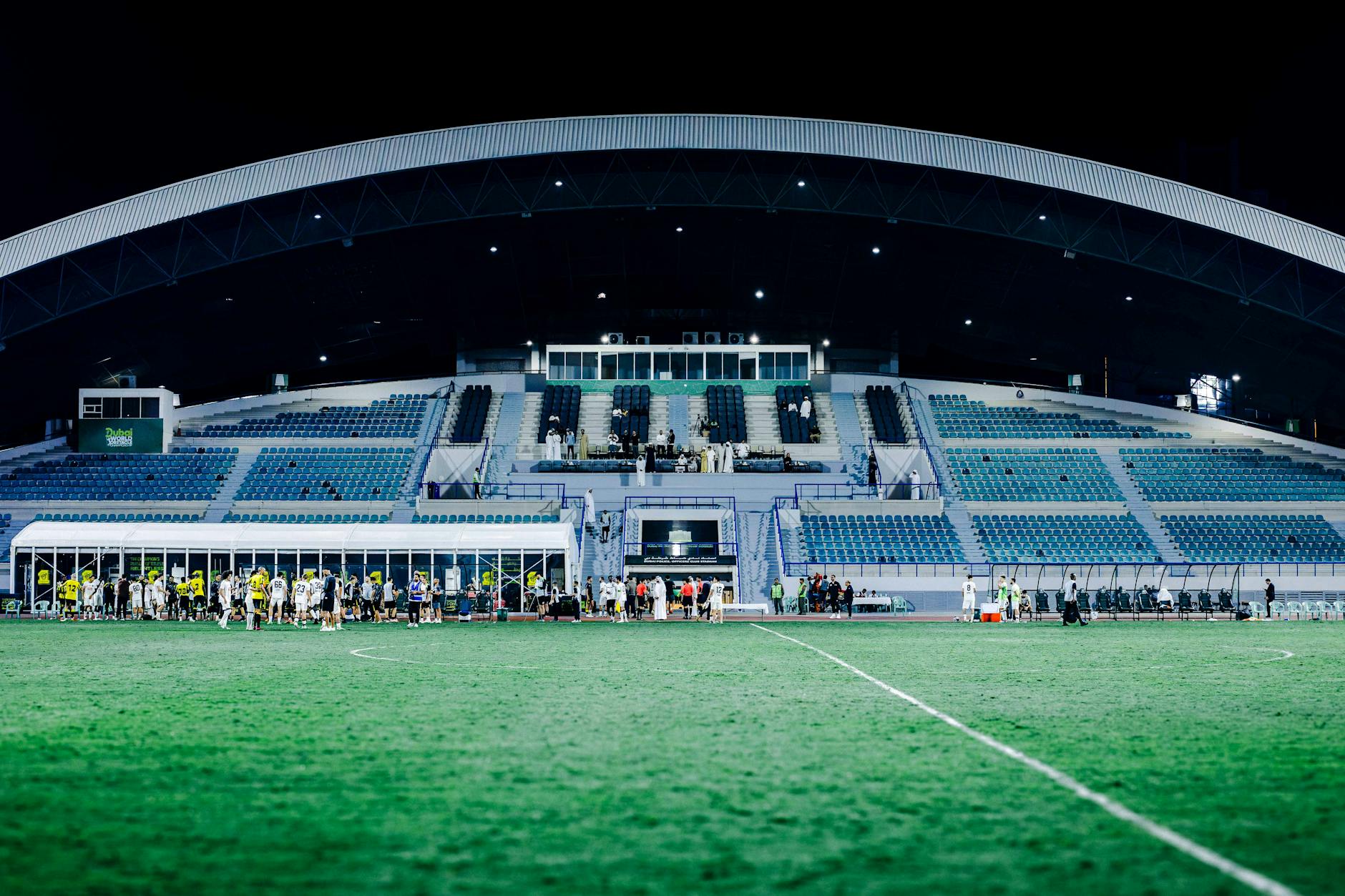 Pha tranh chấp bóng trong một trận thuộc giải hạng 2 Hàn Quốc