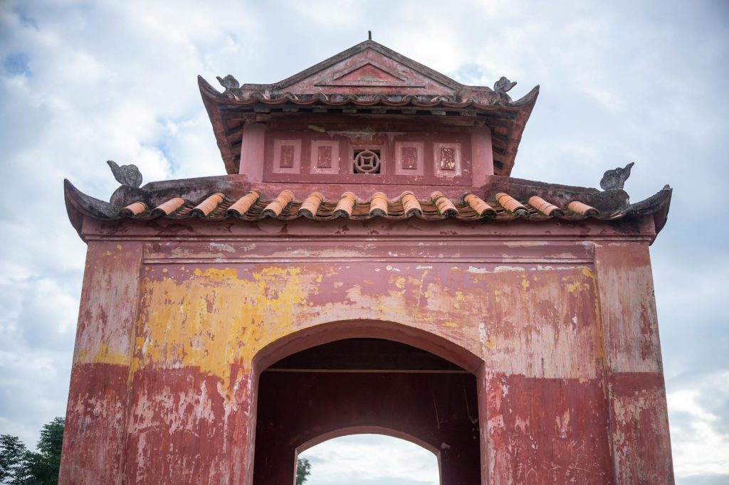 Người dùng theo dõi giao diện game xổ số online trên điện thoại